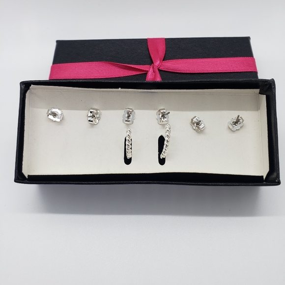 Avon Instant Class 3 Pair Earring Gift Set - Picture 4 of 5